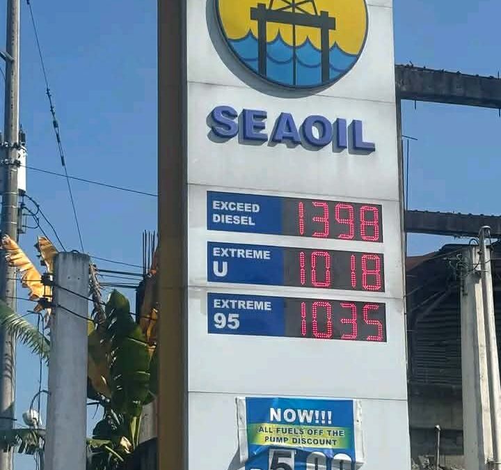TINGNAN | Presyo ng Petrolyo, Mahigit PHP 100 na ang Itinaas